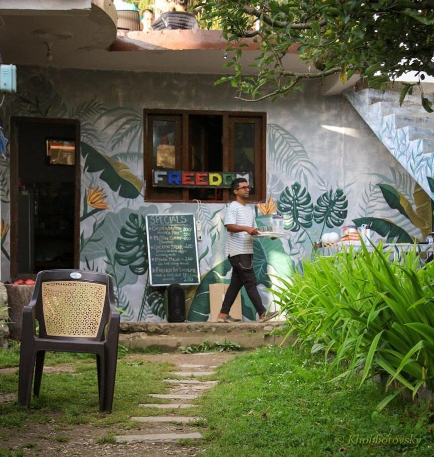 Freedom Cafe Hotel Kalgha Ngoại thất bức ảnh