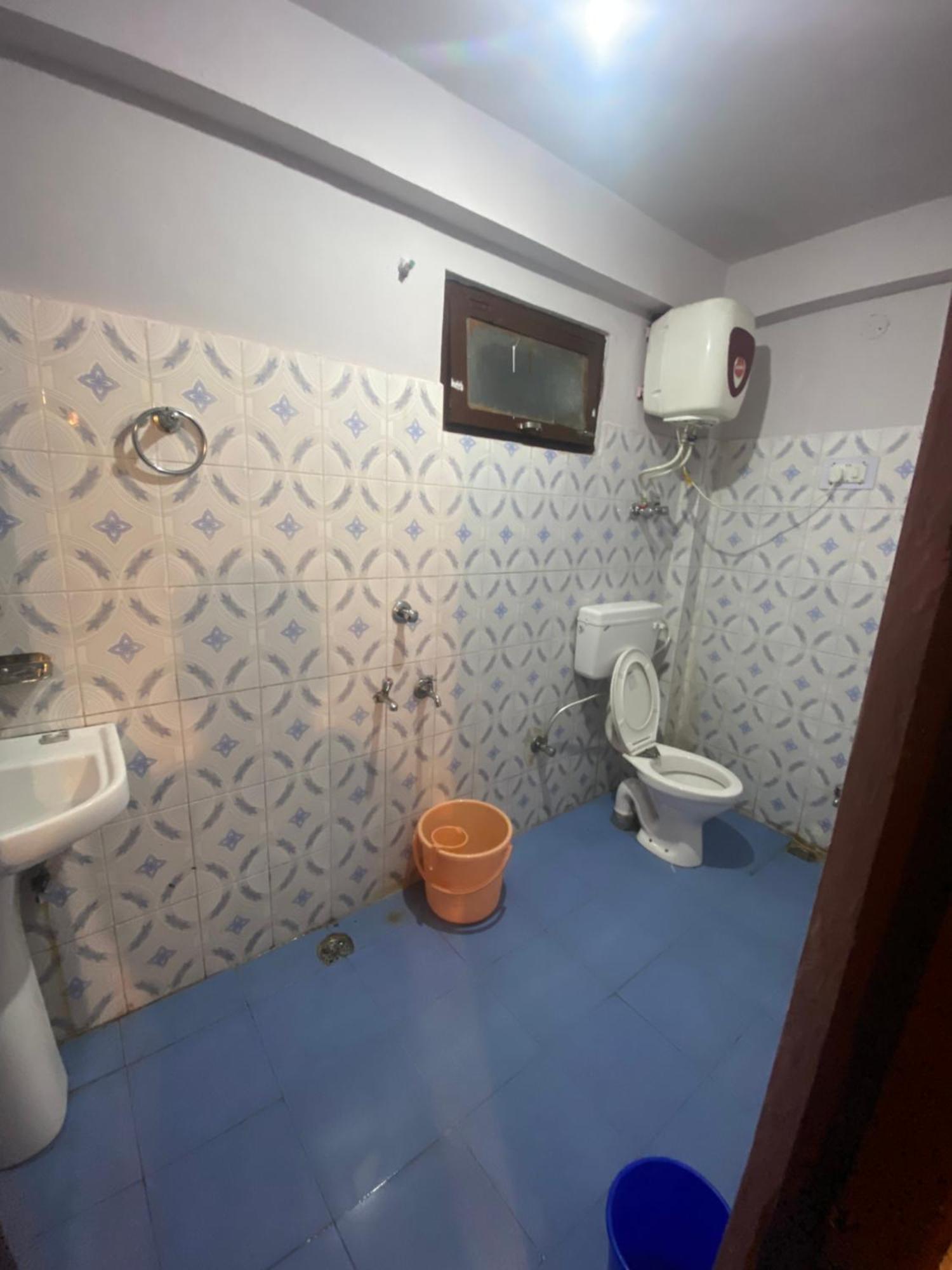 Freedom Cafe Hotel Kalgha Ngoại thất bức ảnh